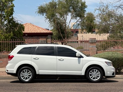 Used 2019 Dodge Journey SE FWD image 9