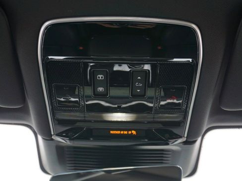 Used 2023 Land Rover Range Rover SE image 25