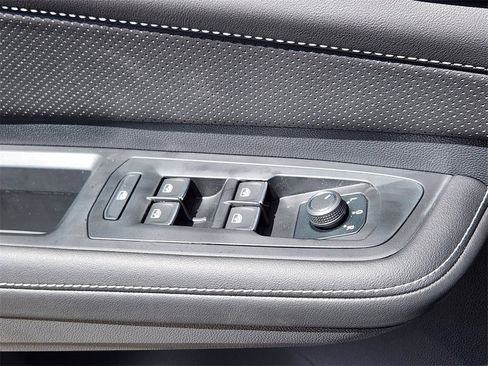 New 2025 Volkswagen Atlas Peak Edition SE image 4