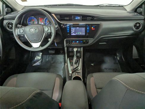 Used 2018 Toyota Corolla LE image 30
