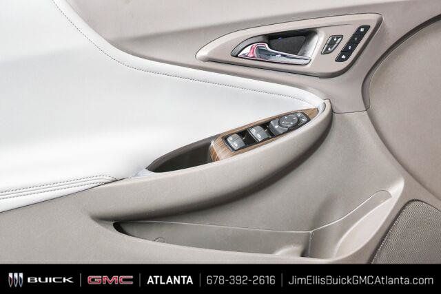 Certified 2018 Chevrolet Malibu Premier w/ Premier Sun and Wheel Package FWD image 6