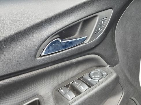 Used 2022 Chevrolet Equinox RS w/ Infotainment Package FWD image 19