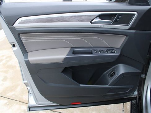 Certified 2021 Volkswagen Atlas Cross Sport SE image 9