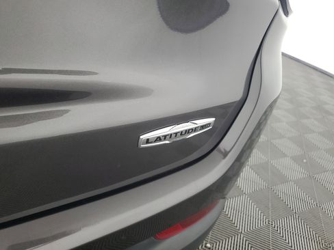 Used 2022 Jeep Compass Latitude image 30