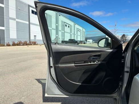 Used 2014 Chevrolet Cruze LT image 11