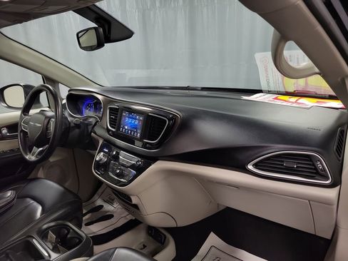 Used 2021 Chrysler Voyager Lxi image 29