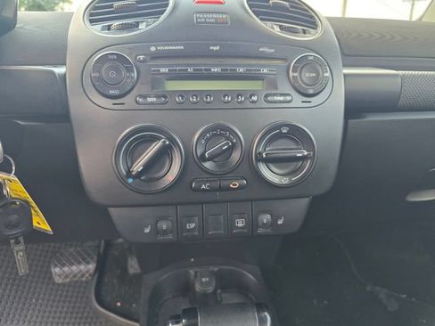 Used 2010 Volkswagen Beetle Convertible FWD image 14