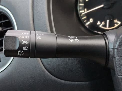 Used 2017 Nissan Pathfinder Platinum w/ Family Entertainment Package image 29