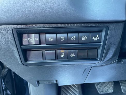 Certified 2023 Toyota Sequoia Platinum image 31