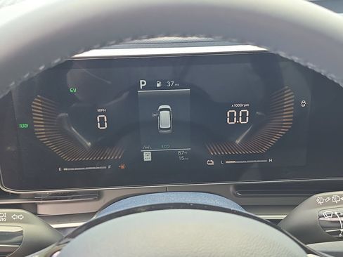 New 2026 Kia Carnival EX FWD image 34