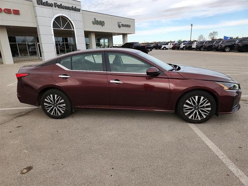 Used 2023 Nissan Altima 2.5 SV image 5