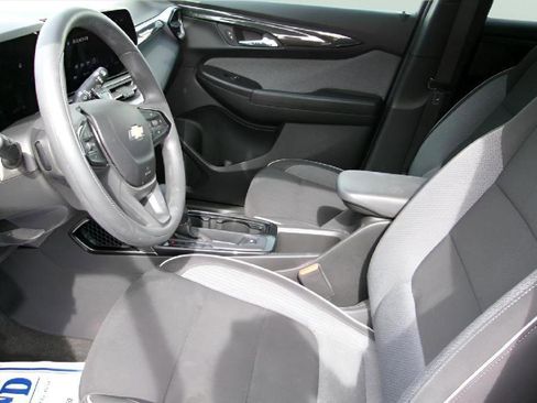 Used 2025 Chevrolet TrailBlazer LT AWD/4WD image 13