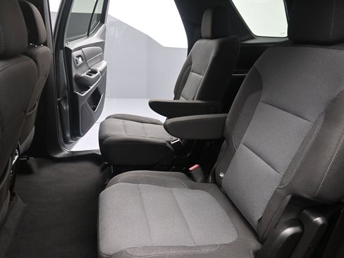 Used 2023 Chevrolet Traverse LT AWD/4WD image 34