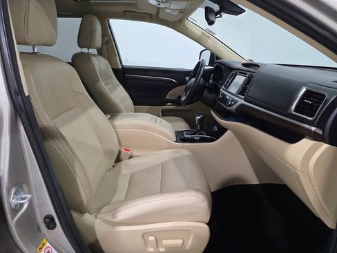 Used 2015 Toyota Highlander Limited w/ Driver Technology Package image 23