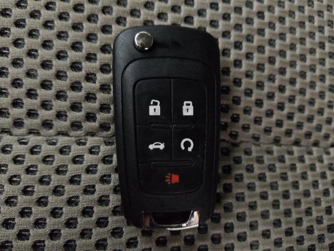 Used 2017 Chevrolet Equinox LS FWD image 32