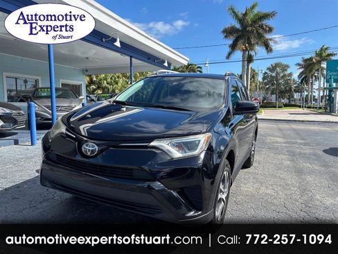 Used 2017 Toyota RAV4 LE image 1