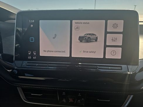 Used 2024 Volkswagen Atlas Cross Sport SE image 37