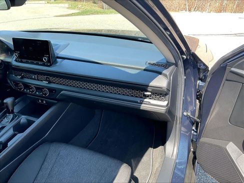 Used 2025 Honda Accord SE image 13