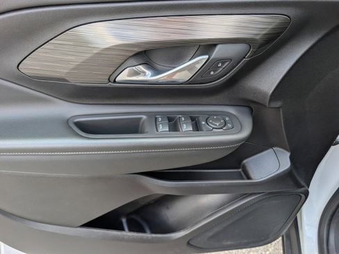 Used 2024 GMC Terrain SLE image 18