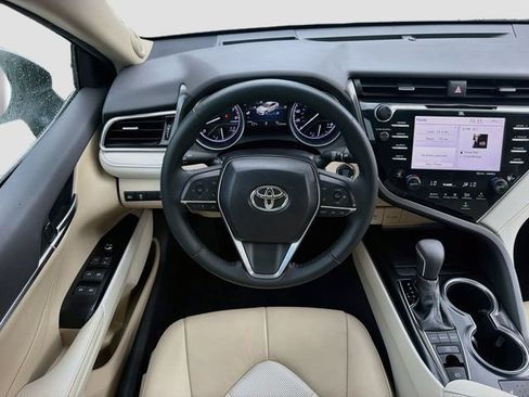 Used 2018 Toyota Camry XLE FWD image 16