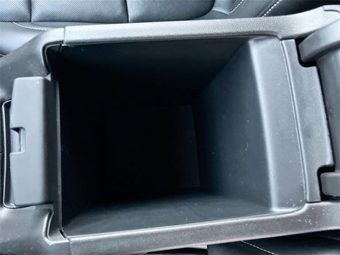 Used 2023 GMC Acadia SLT image 23