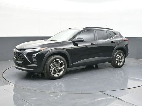 New 2026 Chevrolet Trax LT w/ Driver Confidence Package FWD image 5