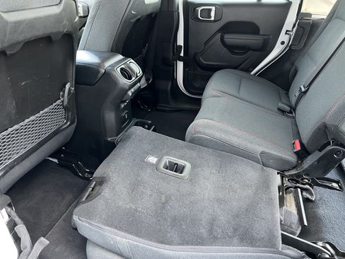 Used 2025 Jeep Wrangler Unlimited Rubicon AWD/4WD image 16
