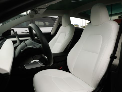 Used 2023 Tesla Model 3 Standard Range RWD image 11