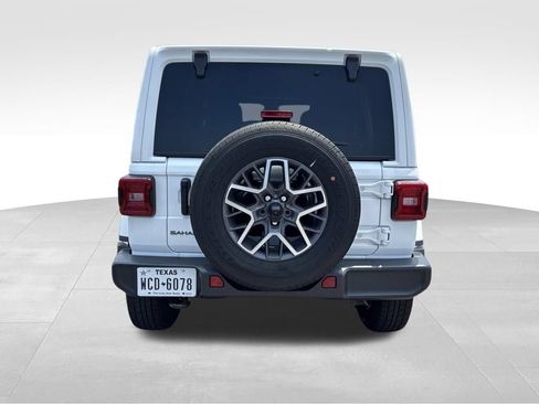 Used 2025 Jeep Wrangler Unlimited Sahara AWD/4WD image 4