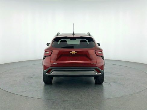 Used 2025 Chevrolet Trax LT FWD image 7