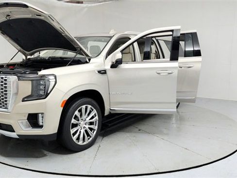 Used 2022 GMC Yukon XL Denali image 9