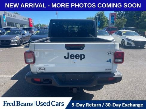 Used 2023 Jeep Gladiator Sport AWD/4WD image 6