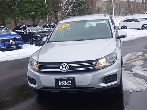 Used 2018 Volkswagen Tiguan Limited w/ Premium Package image 6