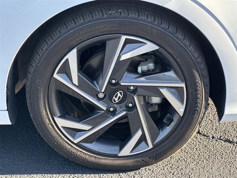 Used 2024 Hyundai Elantra SEL w/ Convenience Package image 12