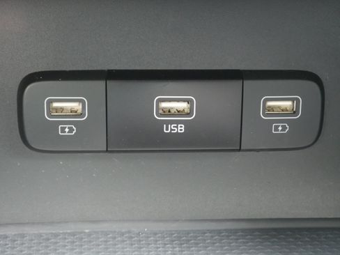Used 2024 Kia Carnival LX FWD image 21