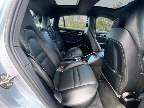 Used 2019 Porsche Panamera 4 image 27