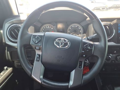 Used 2019 Toyota Tacoma TRD Off-Road AWD/4WD image 12