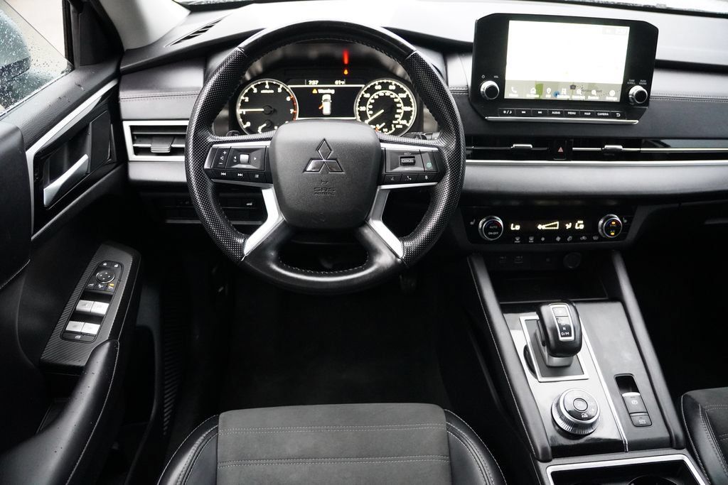 Used 2024 Mitsubishi Outlander SE AWD/4WD image 19