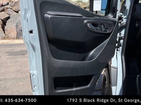 Used 2025 Mercedes-Benz Sprinter 2500 image 14