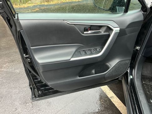 Used 2024 Toyota RAV4 XLE w/ Convenience Package image 11