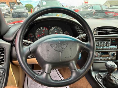 Used 2003 Chevrolet Corvette Coupe w/ Preferred Equipment Group RWD image 21