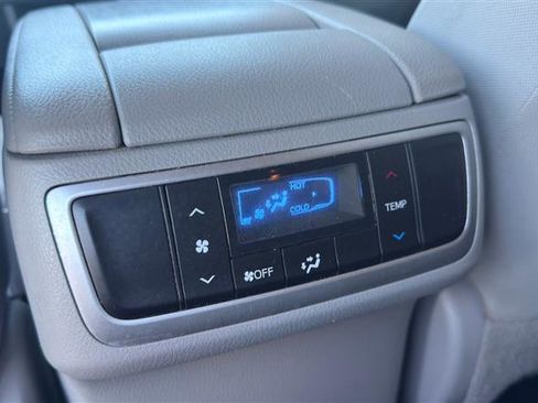 Used 2019 Toyota Highlander LE AWD/4WD image 24