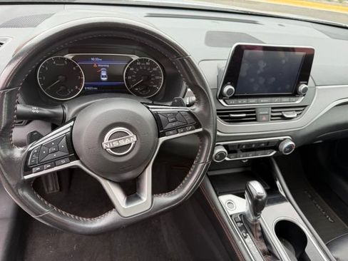 Used 2024 Nissan Altima 2.5 SR FWD image 11