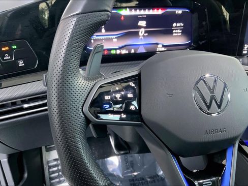 Used 2024 Volkswagen Golf R image 24