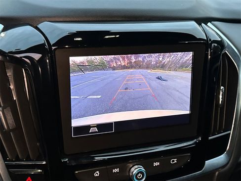 Used 2022 Chevrolet Traverse LT w/ Midnight/Sport Edition image 32