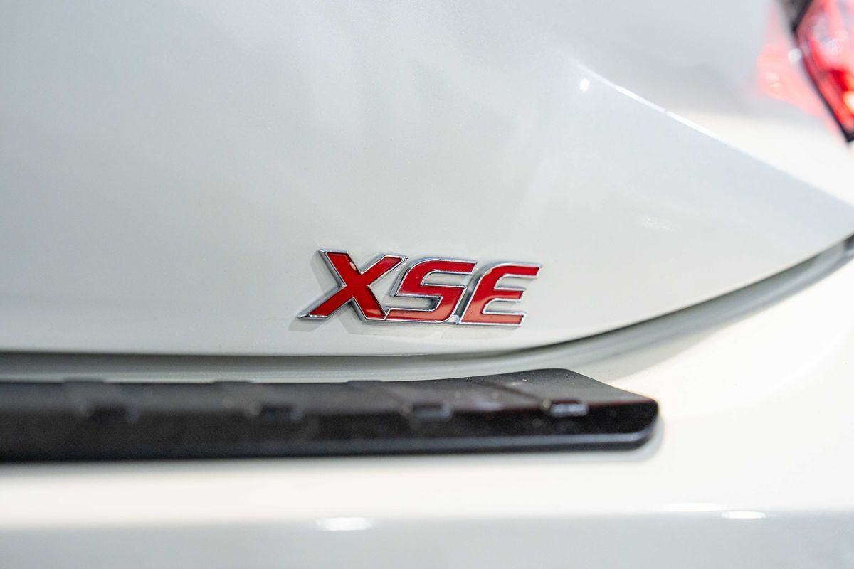 Used 2019 Toyota Corolla XSE FWD image 12