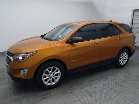 Used 2018 Chevrolet Equinox LS FWD image 2