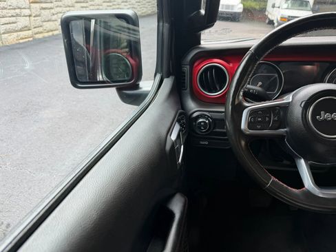 Used 2023 Jeep Gladiator Rubicon w/ Cold Weather Group AWD/4WD image 17