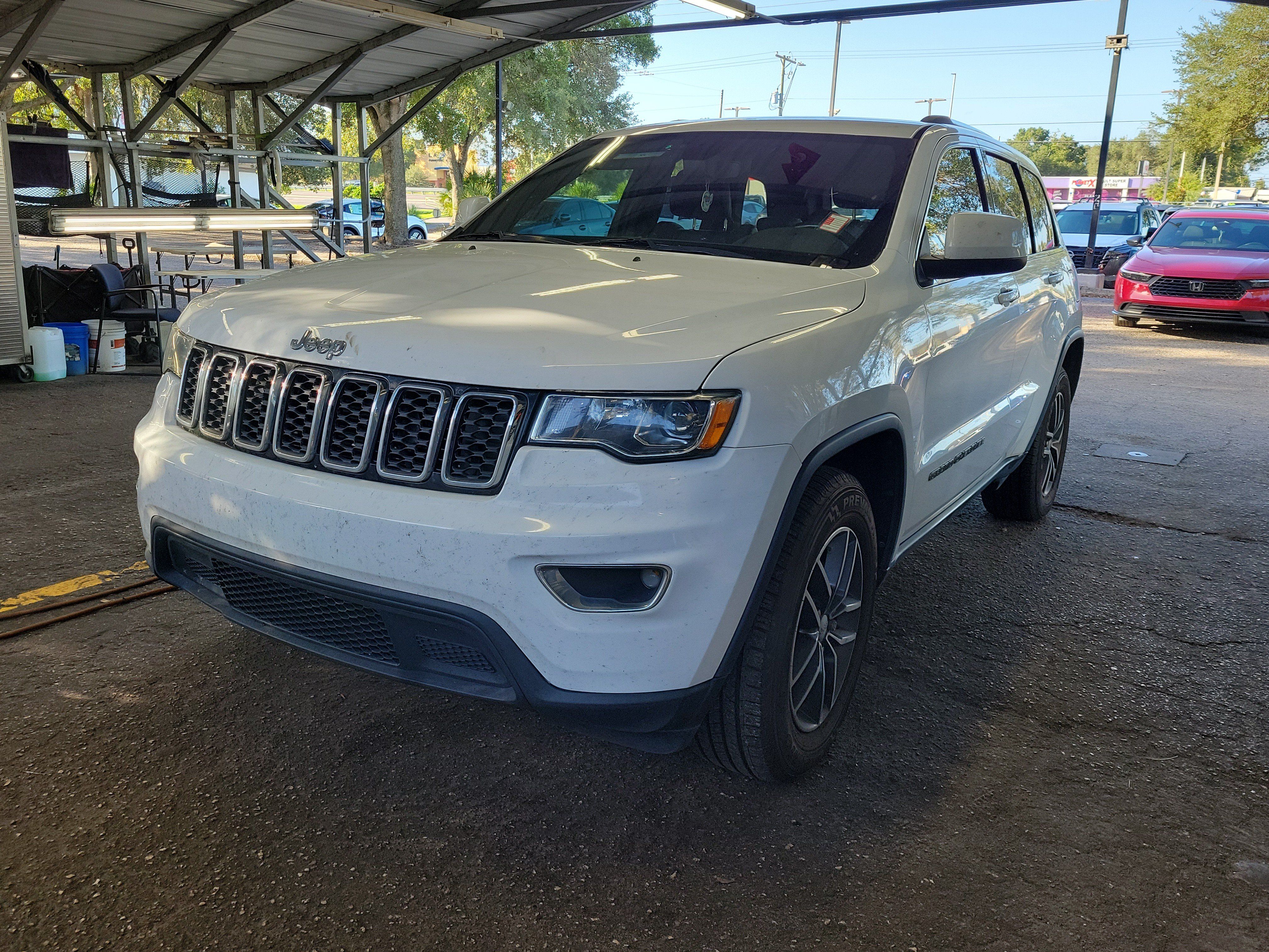 Used 2018 Jeep Grand Cherokee Laredo RWD image 2