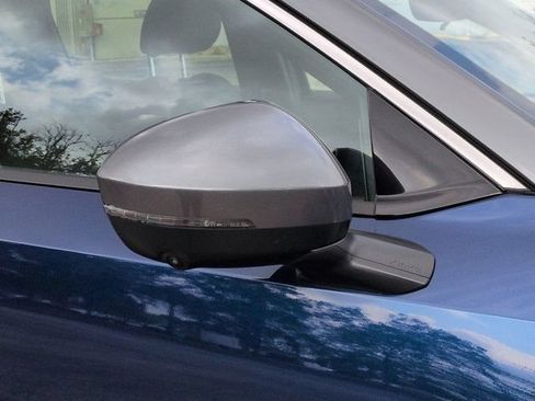 Used 2025 Nissan Kicks SR FWD image 11